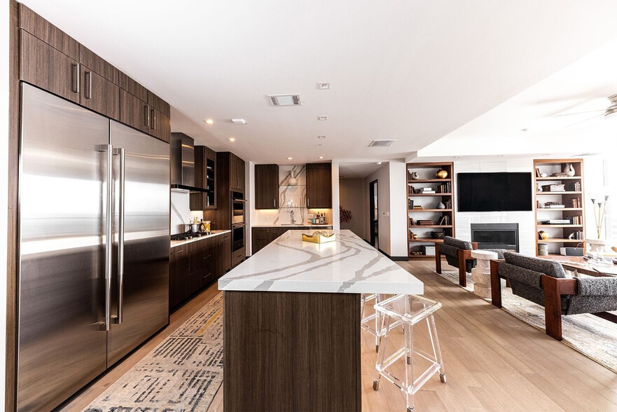 Building Photo - National