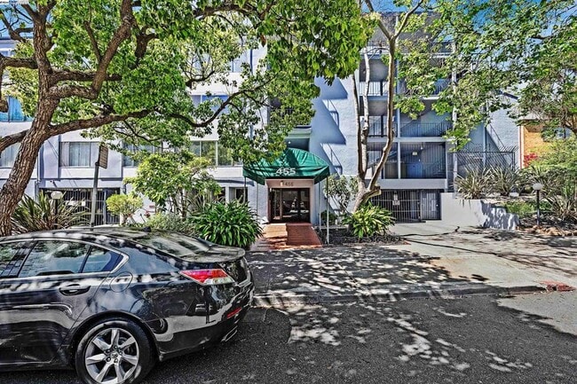Building Photo - 455 Crescent St