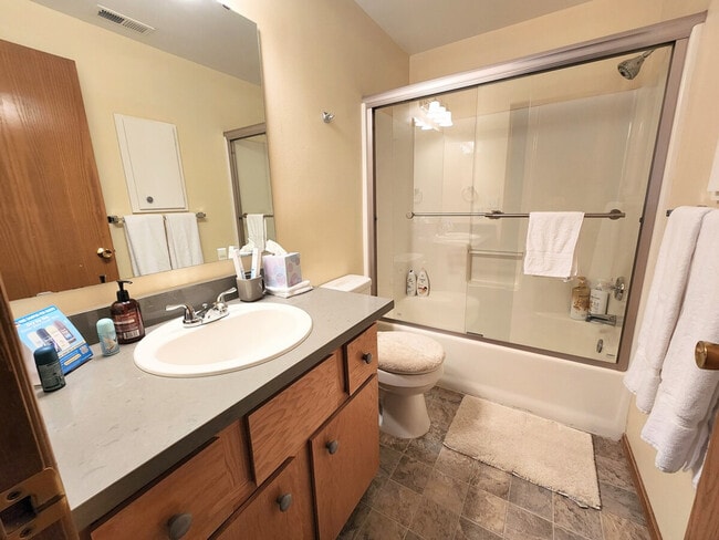 Building Photo - 15904 Admiralty Way