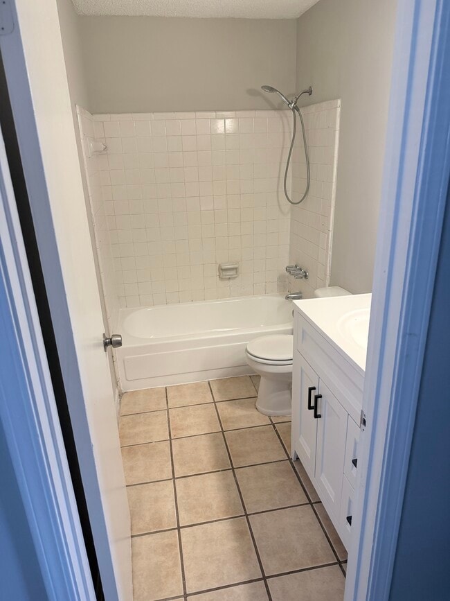 Building Photo - 206 Kettering Way