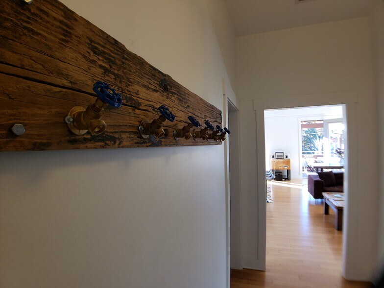 Building Photo - 915 Haywood Rd