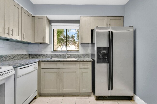 Building Photo - 163 Springwood Cir