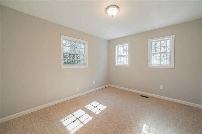 Building Photo - Stylish 4-Bed Home Near Downtown Atlanta –...