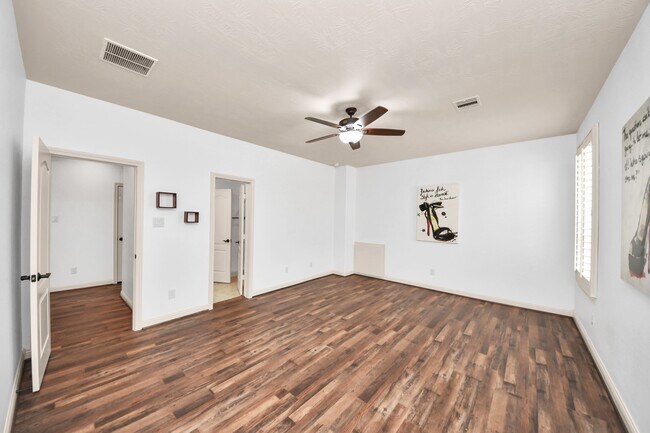 Building Photo - 19410 Meadow Lakes Dr