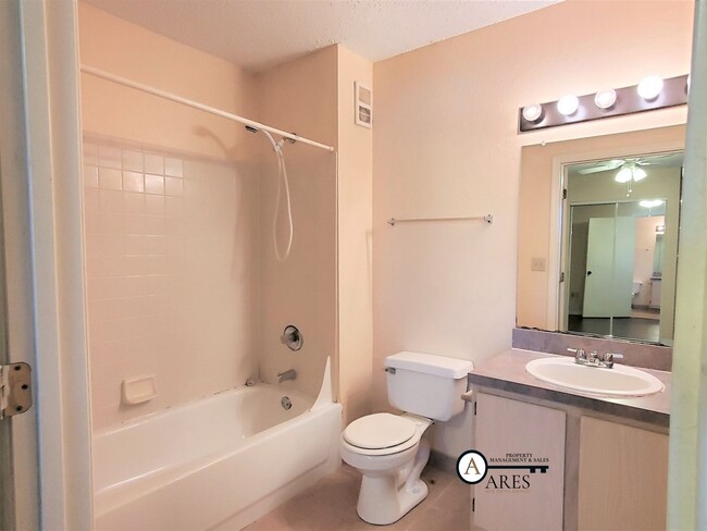 Building Photo - FOR RENT 2 BED 2 BATH CONDOMINIUM. AVAILAB...