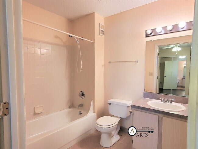 Building Photo - FOR RENT 2 BED 2 BATH CONDOMINIUM. AVAILABLE 1/10/2026.