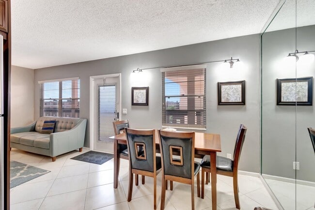 Building Photo - 4049 Wolverton C
