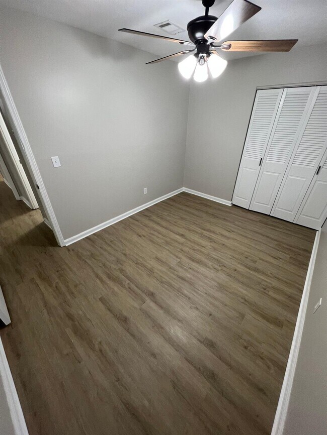 Building Photo - 4454 Lapaloma Dr