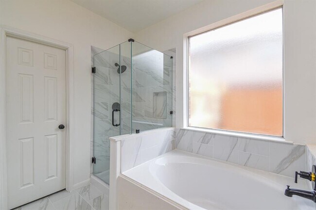 Building Photo - 30611 Country Meadows Dr