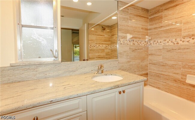Building Photo - 5654 Eichen Cir