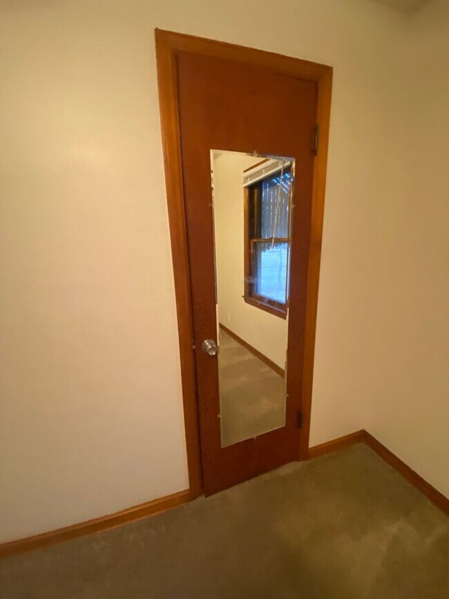 Building Photo - 3112 S Vermont Ave