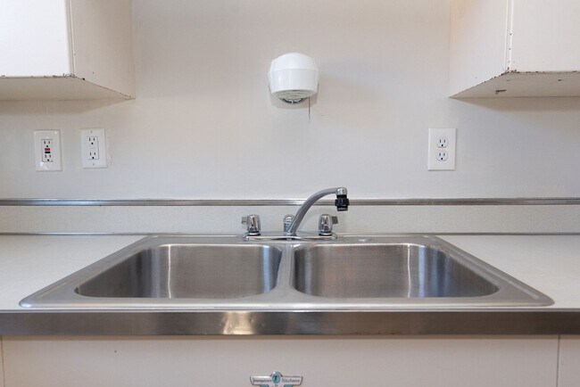 Building Photo - 3071 Neisel Ave