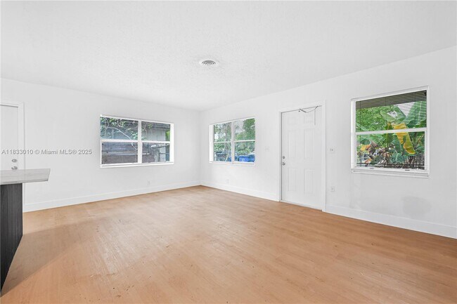 Building Photo - 1326 NW 8th Ave