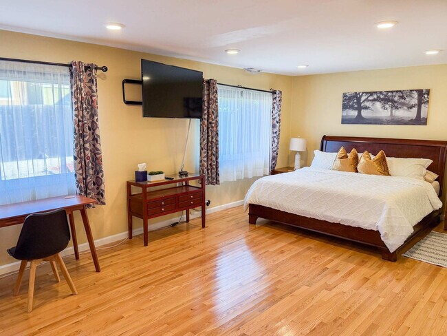 Building Photo - 16018 Windsor Dr