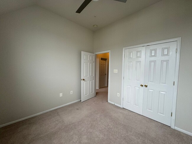 Building Photo - Fantastic 3 Bed 2.5 Bath Brick Townhome In...