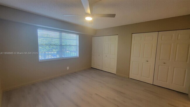 Building Photo - 3300 W Rolling Hills Cir