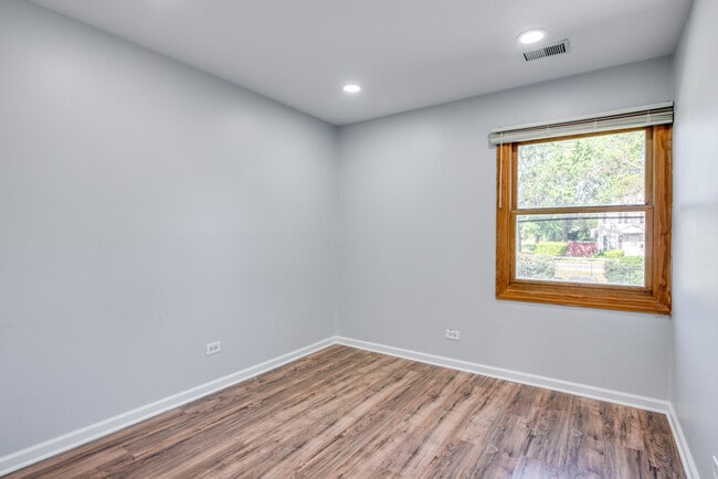 Building Photo - 1596 Manchester Dr