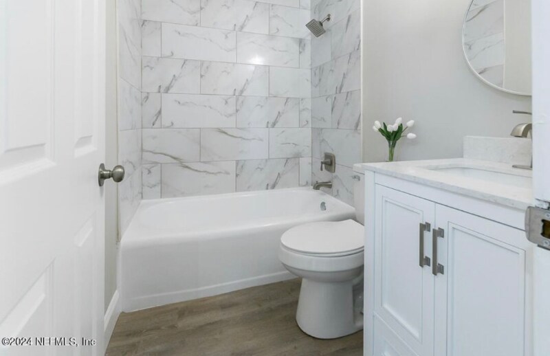 Building Photo - 4212 Lane Ave S