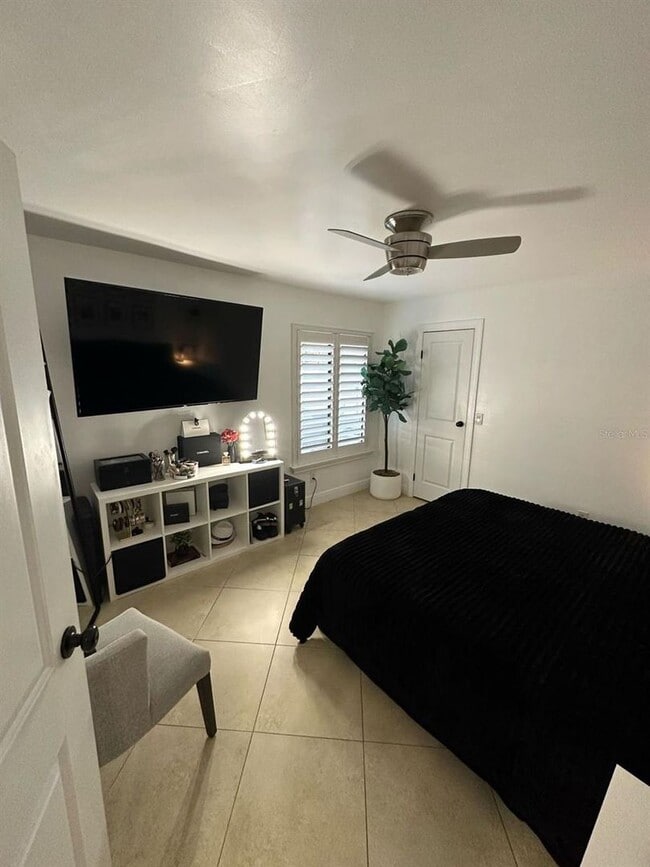 Building Photo - **FURNISHED**