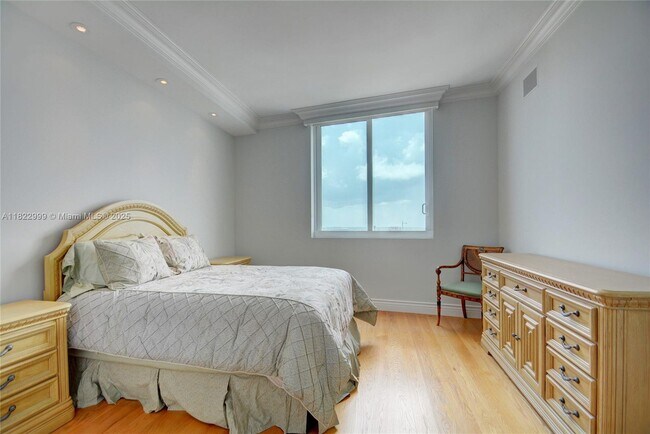 Building Photo - 20155 NE 38th Ct