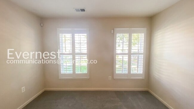 Building Photo - 1302 Wilcox Ave