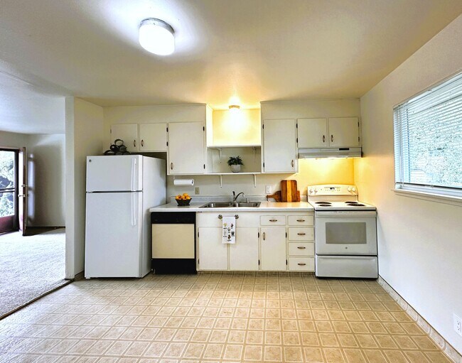 Building Photo - 8790 Petaluma Hill Rd