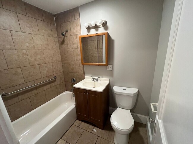 Building Photo - 119 Lewis St