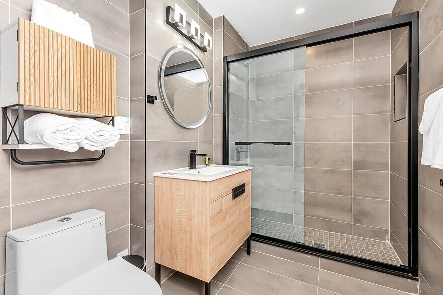 Building Photo - 32 Rutgers St