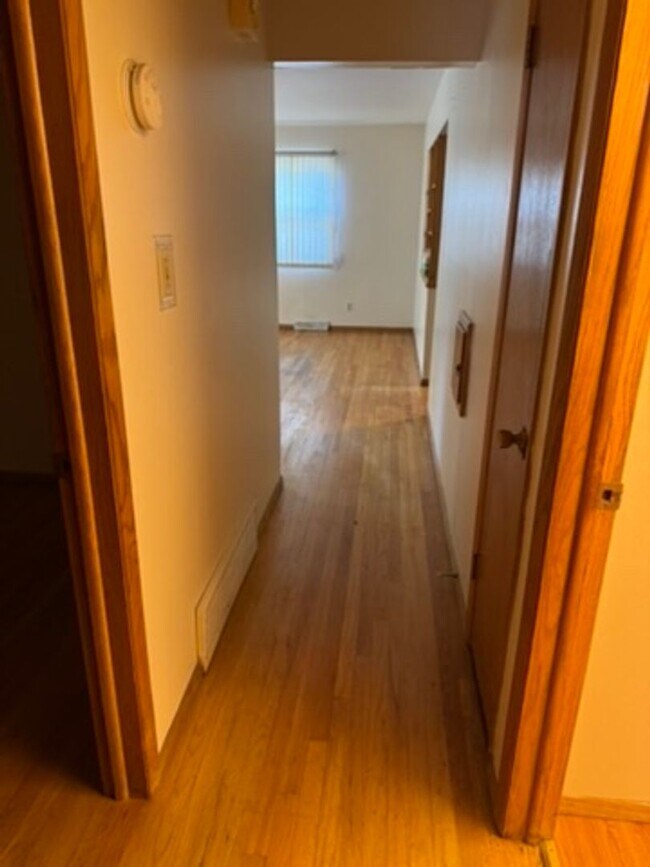 Building Photo - 3-Bedroom Single Family in a great neighborhood - Available October 15!