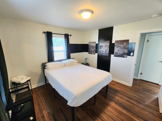 Building Photo - 272 Hoefgen St