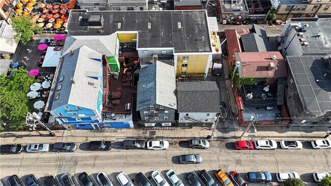 Building Photo - 108 Spruce St