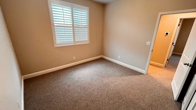 Building Photo - Beautiful Home for rent in Shannon Ranch in Visalia!