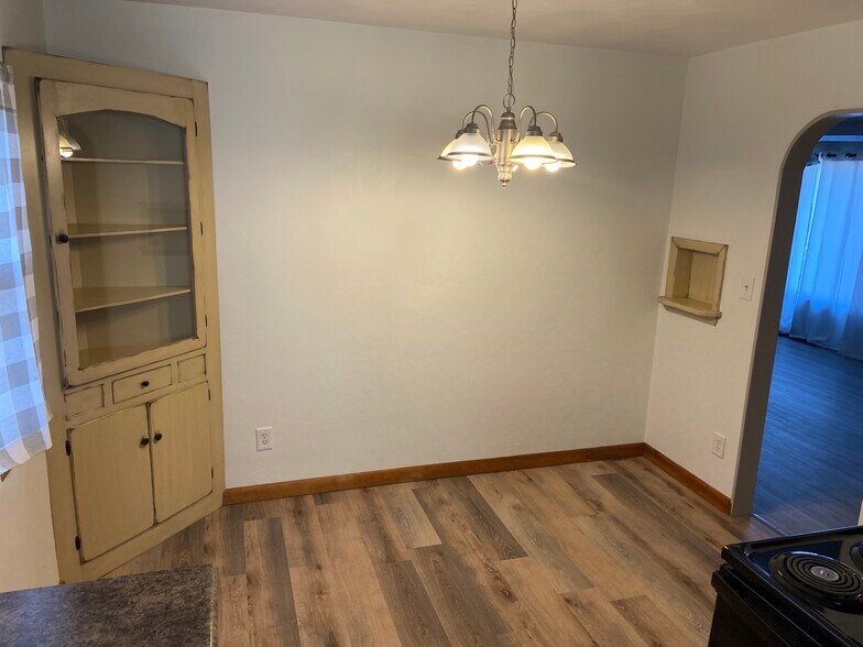 Kitchen / Dining Room - 704 E Pike St