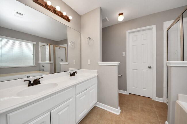 Building Photo - 7447 Oakwood Canyon Dr