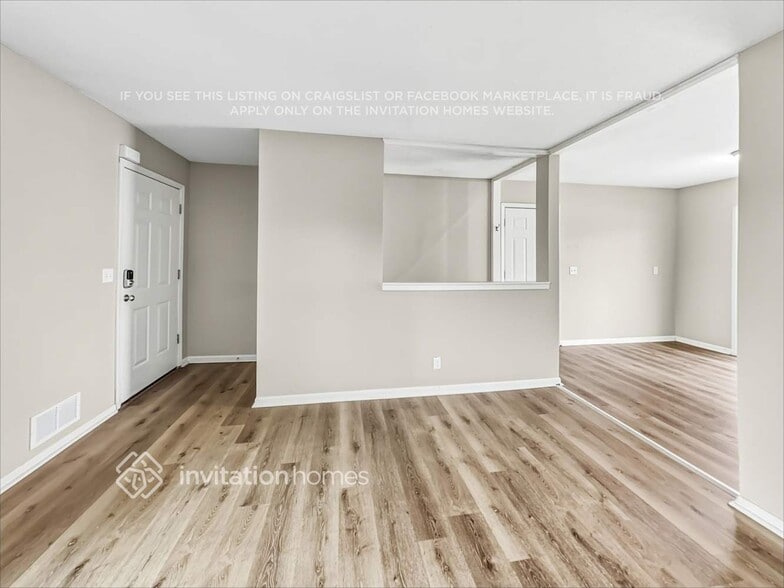 Building Photo - 224 Oak Park Dr NE