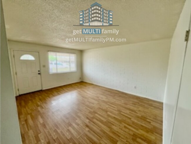 Building Photo - "Rent Reduced" New Year's Special - Modern...