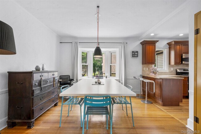 Building Photo - 46 Kane Ave