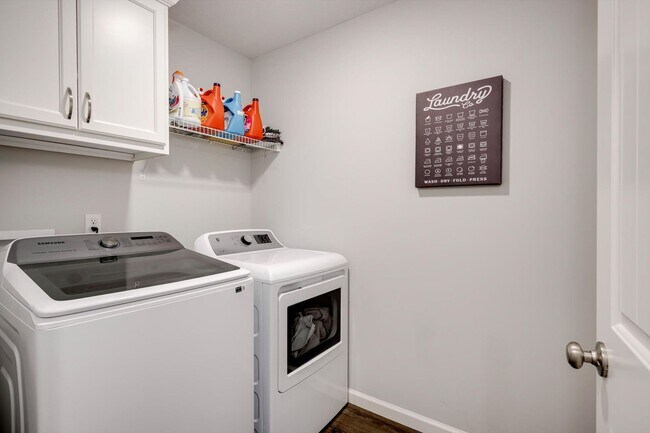 Building Photo - 858 Goodale Dr