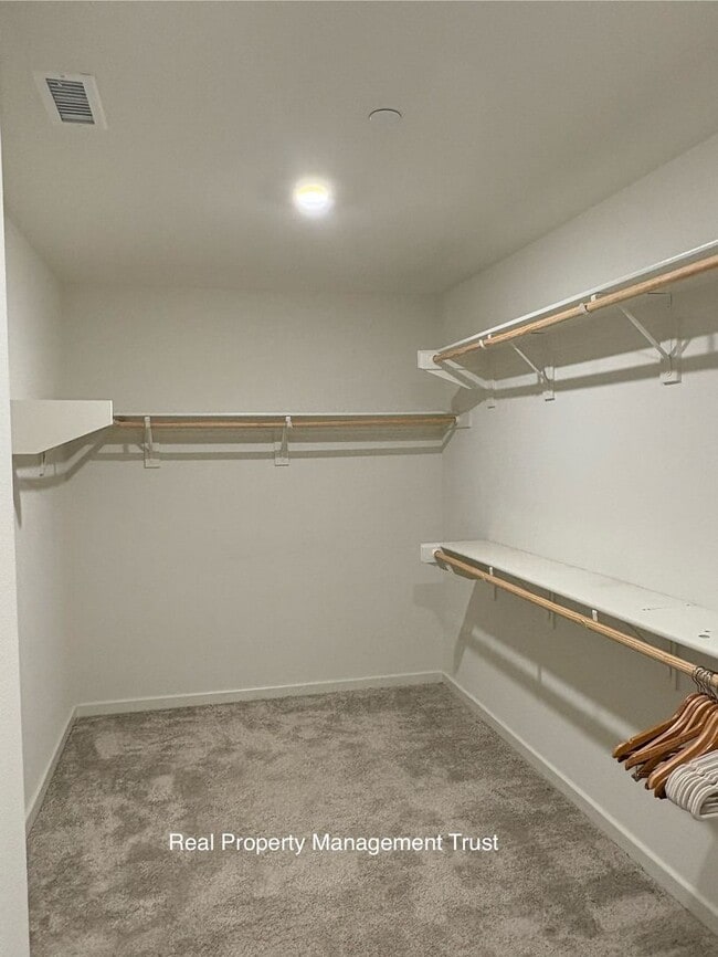 Building Photo - Meticulously Cared for Condo for Rent