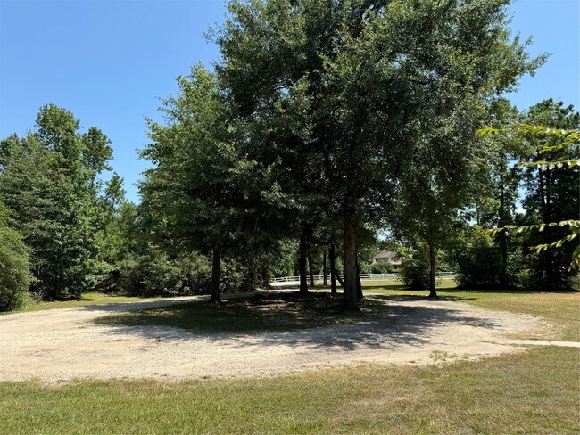Building Photo - 427 Trace Way Dr