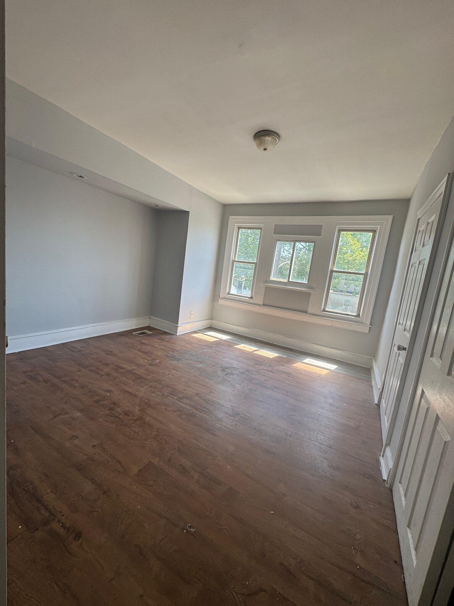 Building Photo - 5313 Willows Ave