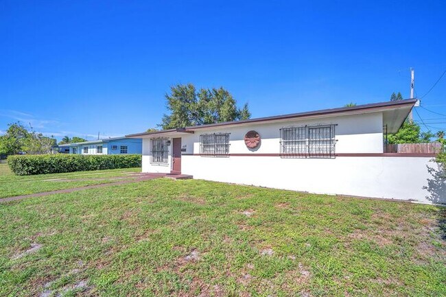 Building Photo - 17115 NW 12th Ct