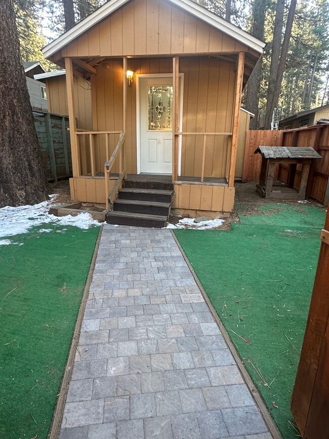 Primary Photo - Cute pet friendly studio cabin available n...