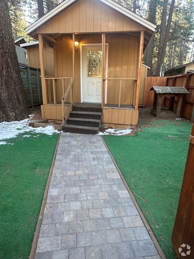 Building Photo - Cute pet friendly studio cabin available n...