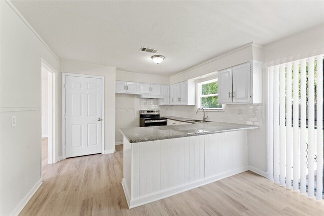 Building Photo - 7725 St Lo Rd