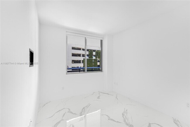 Building Photo - 16385 Biscayne Blvd