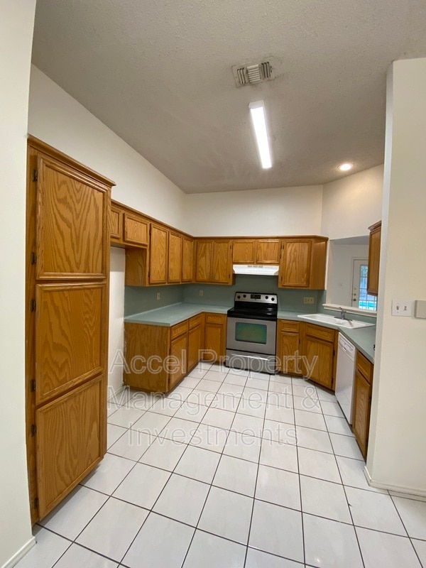 Building Photo - 6617 N 40th St