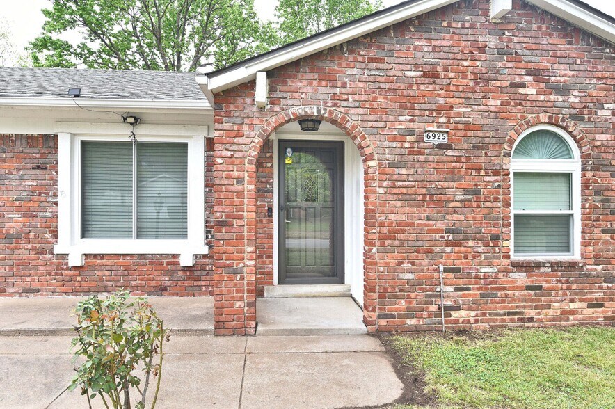 Building Photo - 6925 E 73rd St