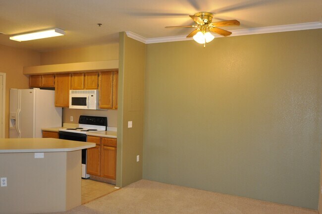 Building Photo - 6009 Castlegate Dr W