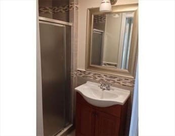 Building Photo - 6 Elm St